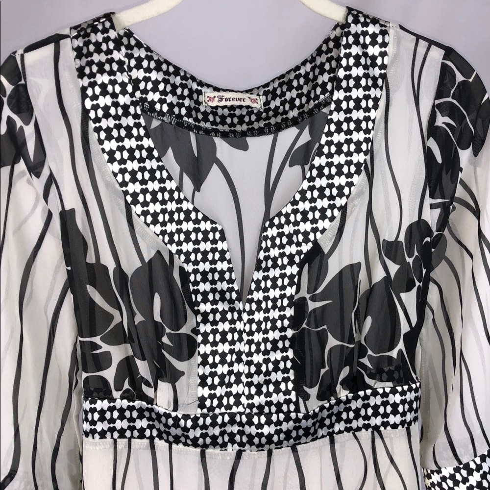 NWOT FOREVER BACK TIE PATTERNED BLOUSE! NEW! - Picture 5 of 8